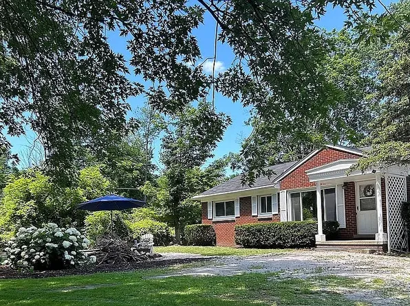 8701 Brookville Rd, Plymouth, MI 48170