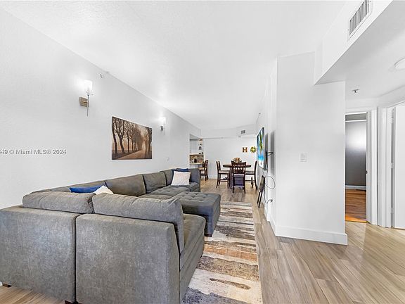 5th image of 17425 NW 75th Pl APT 107