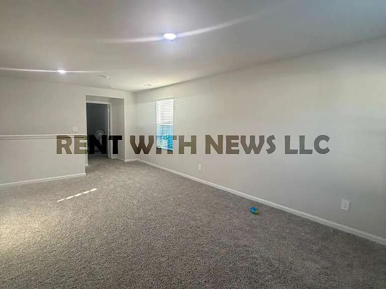 713 Riguard Way — Photo 18