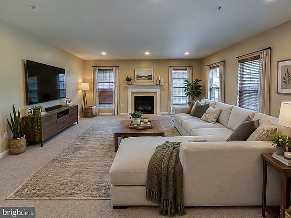 5th image of 10214 Rolling Green Way