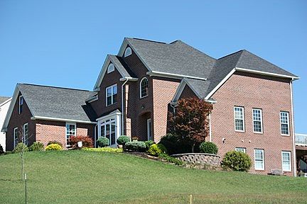 2nd image of 150 Ronald Reagan Dr