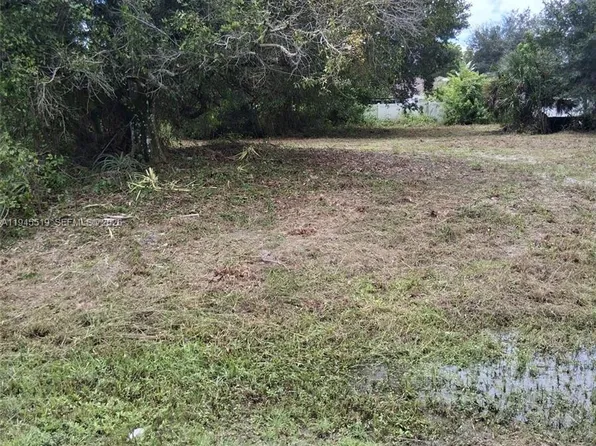 14070 Carlos St, Fort Myers, FL 33905