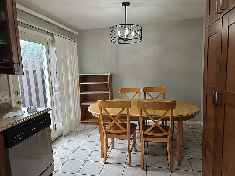 Fernwood Ct — Photo 15