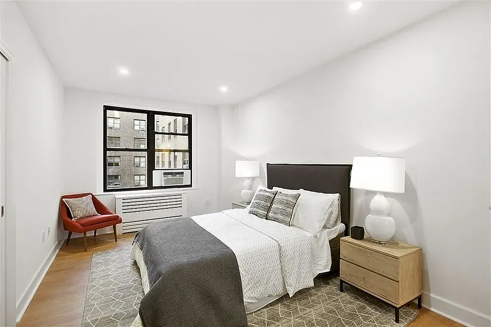 160 East 48th Street — Photo 4