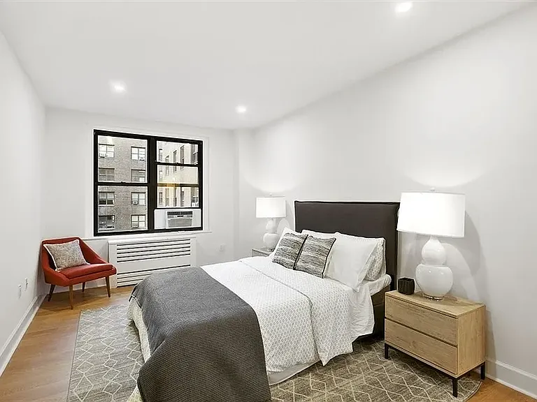 160 E 48th St #13A1 — Photo 3