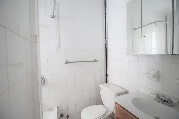 Rented by Julianna Realty Corp | media 9