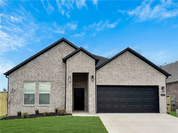 2811 N Grey Squirrel Dr, Fayetteville, AR 72704