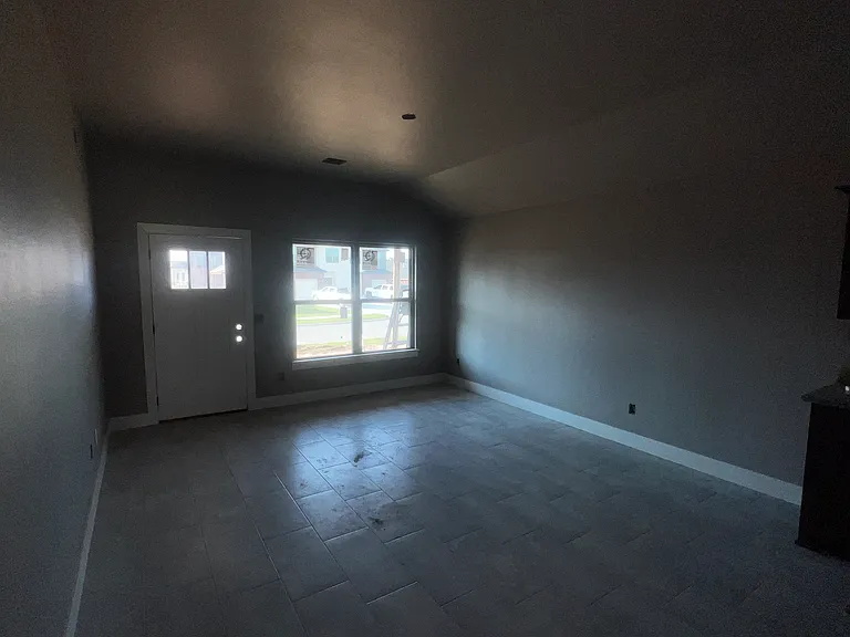 1045 S Cheyenne St — Photo 2