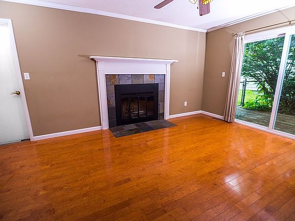 4th image of 306 S Canterbury Dr