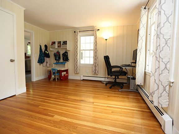 5th image of 226 Bullard St