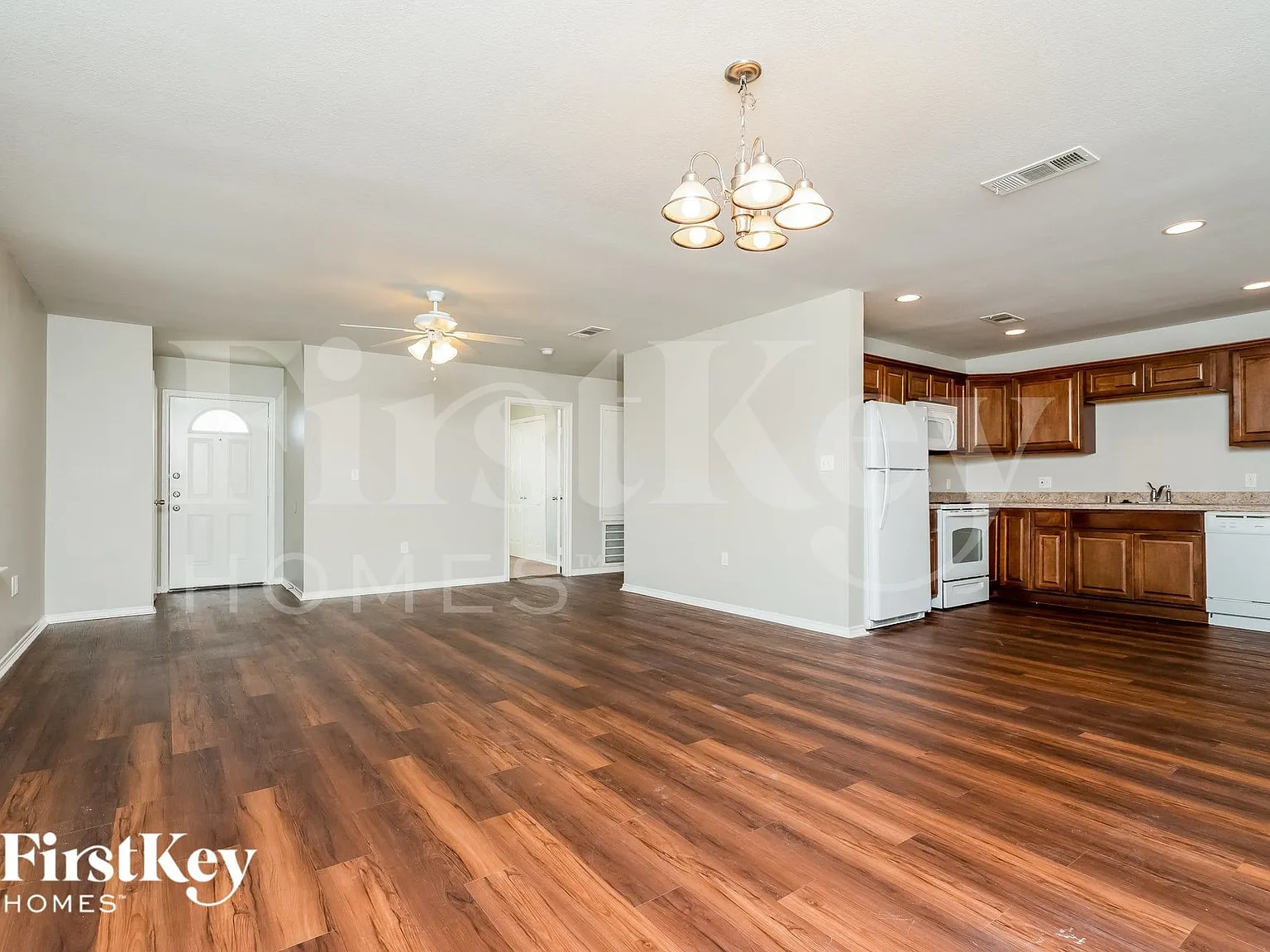 4 bed, 2.0 bath, 1593 sqft, $2,170 — Photo 4