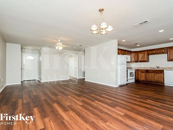 4th image of 15639 Danson Dr