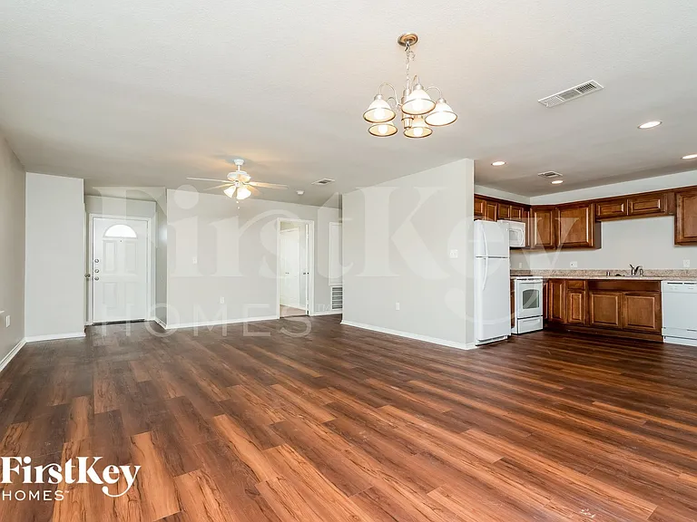 15639 Danson Dr — Photo 4