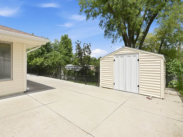 2217 S 164th Cir — Photo 36