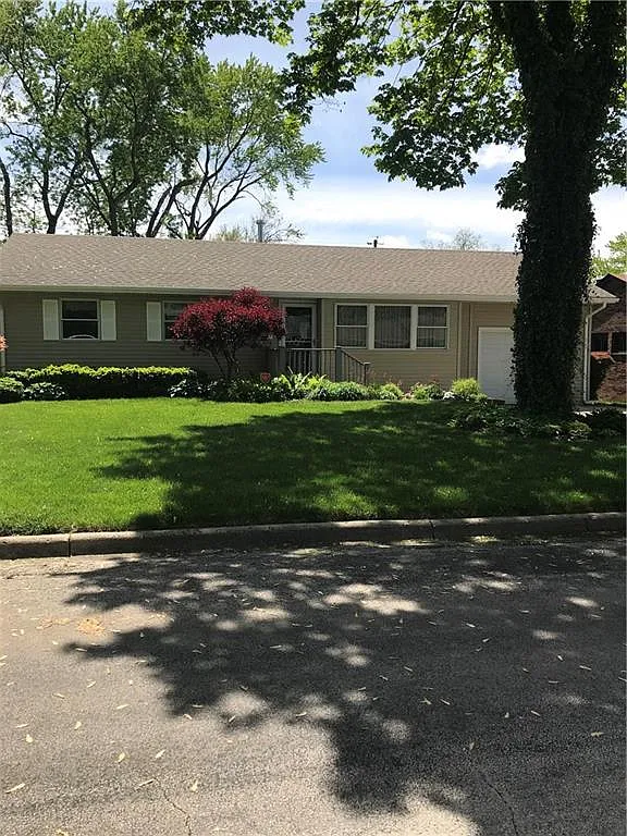 404 Dawn Ave photo 1
