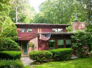 6 S Glenwoods Rd, Gales Ferry, CT 06335