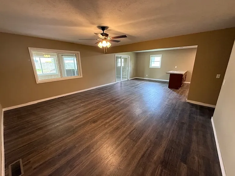 115 W Ash St — Photo 3