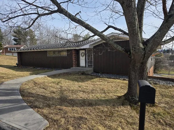 212 Hillcrest Dr, Princeton, WV 24740