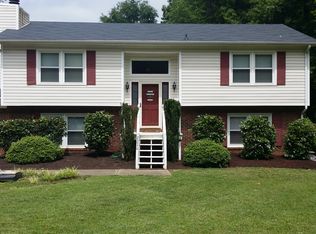 2220 Westover Dr, Reidsville, NC 27320