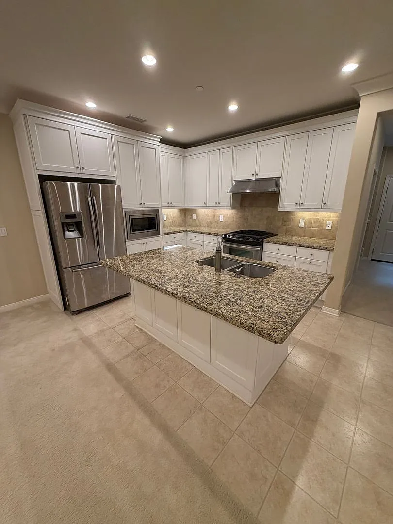 Stonegate 2 Bedroom 2.5 Bath Townhome — Photo 4