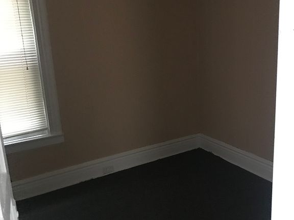4th image of 2105 Niagara St