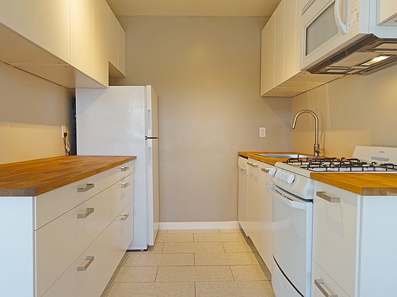 4th image of 1576 Plaza Dr