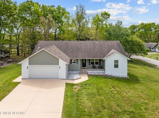 455 Carriage Dr, Crossville, TN 38555