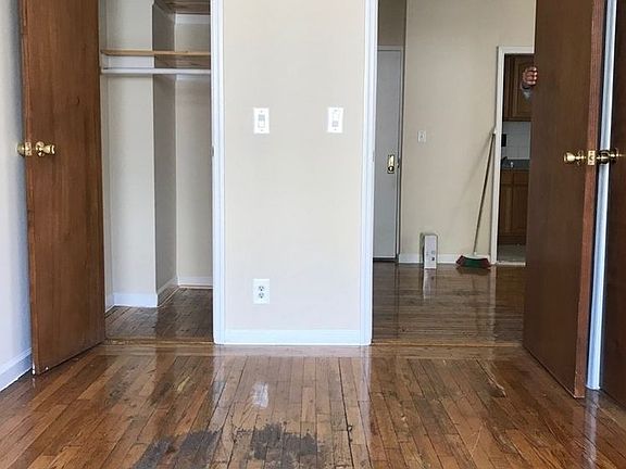3rd image of 4824 48th St APT 1R