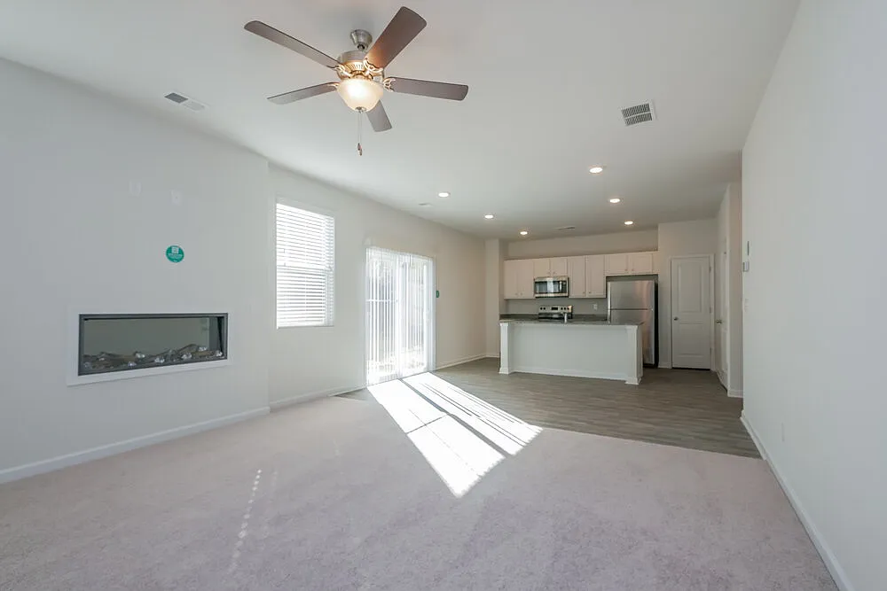3 bed, 2.5 bath, 1748 sqft, $2,930 — Photo 4