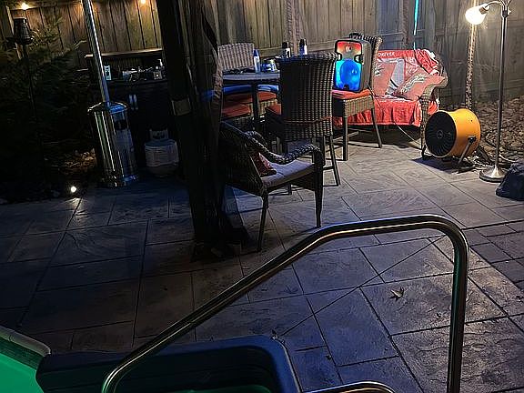 4th image of 2827 Victoria Ave