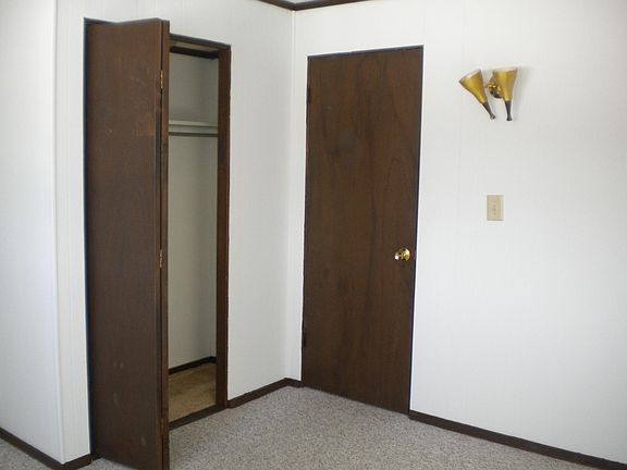 4th image of 770 Zeh Ave