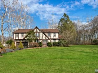 619 Osio Ln, Franklin Lakes, NJ 07417