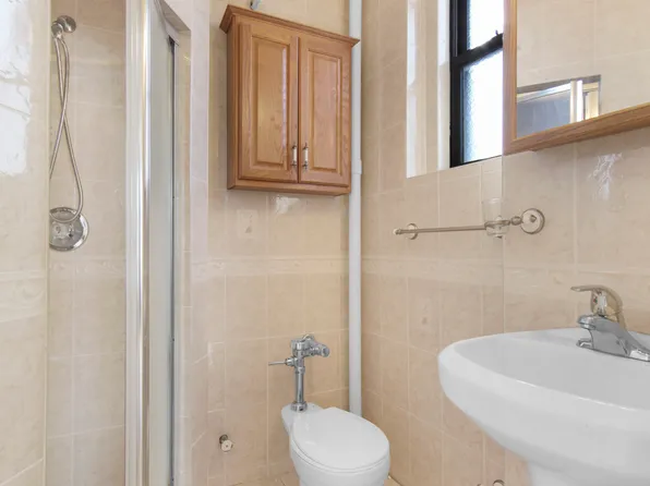 98-120 Queens Boulevard image 10 of 11