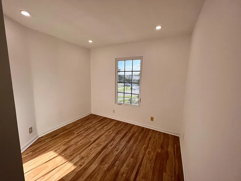 8501 Windy Cir — Photo 16