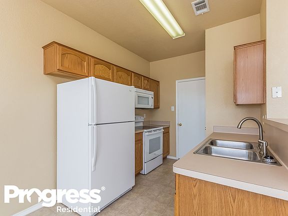 4th image of 1004 McKavett Dr