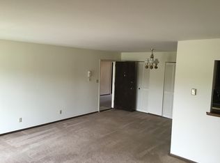 8852 39th Ave APT 6, Kenosha, WI 53142