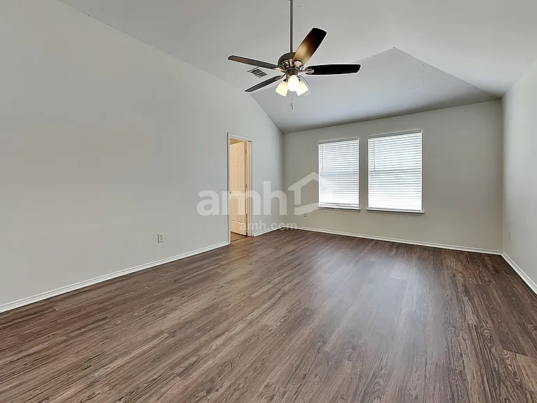 511 Robinwood Dr — Photo 10
