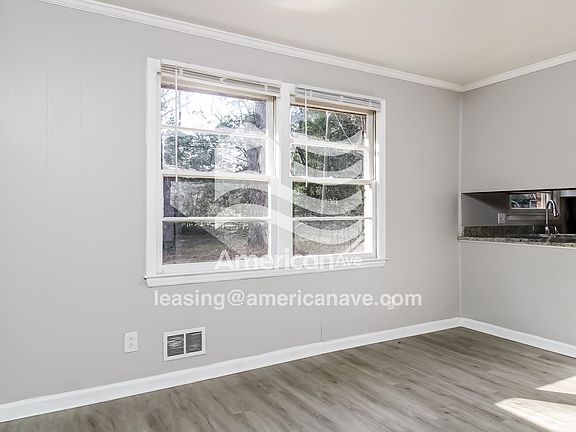 782312_003_dining_room_3.jpg