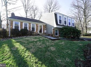 15209 Philip Lee Rd, Chantilly, VA 20151