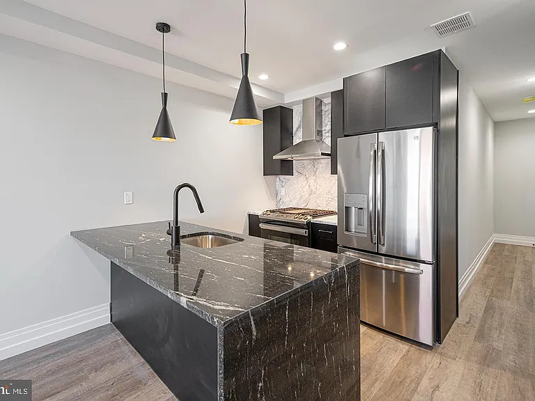 526 Brown St #503 — Photo 3