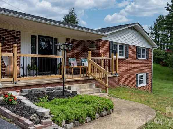 35 Glendale Dr, Spruce Pine, NC 28777
