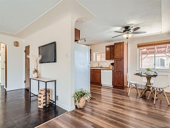 3rd image of 1319 W Exposition Avenue