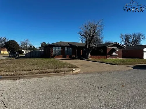 4627 Mistletoe Dr Photo 1