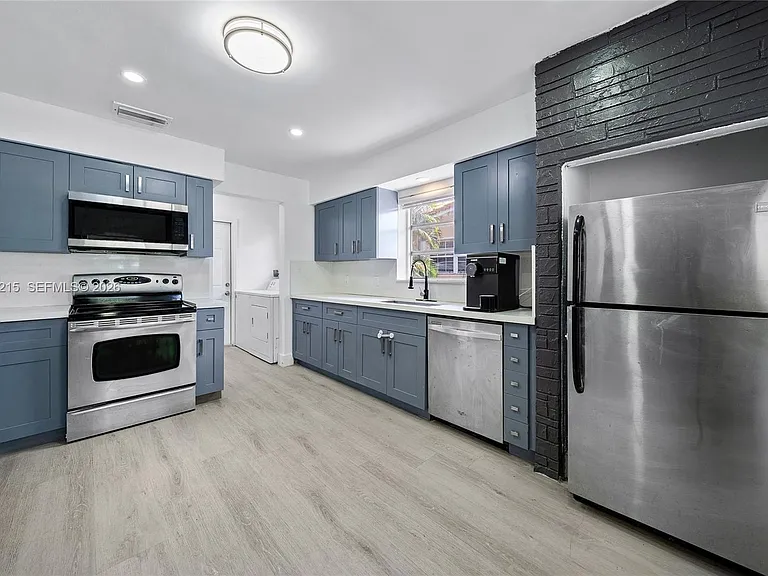 230 NE 2nd Pl — Photo 13