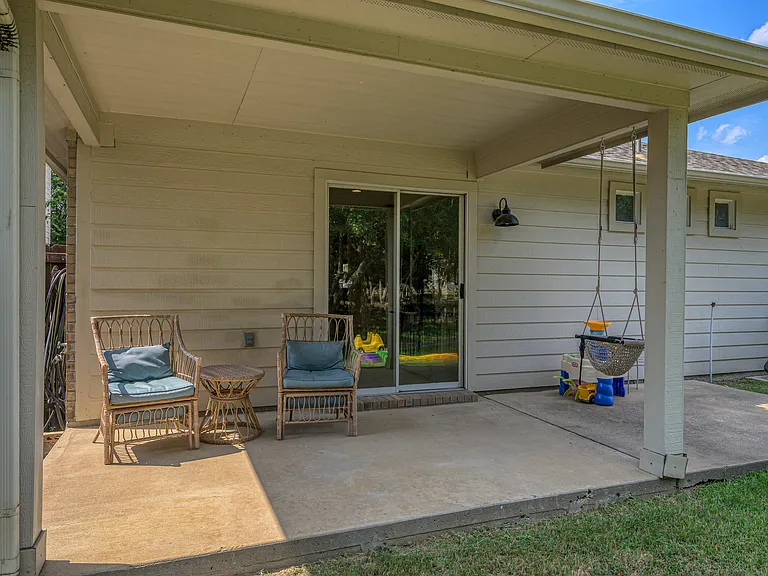 1301 Oak Hollow Ln — Photo 17