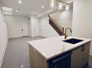 1814 W Thomas St #1R, Chicago, IL 60622