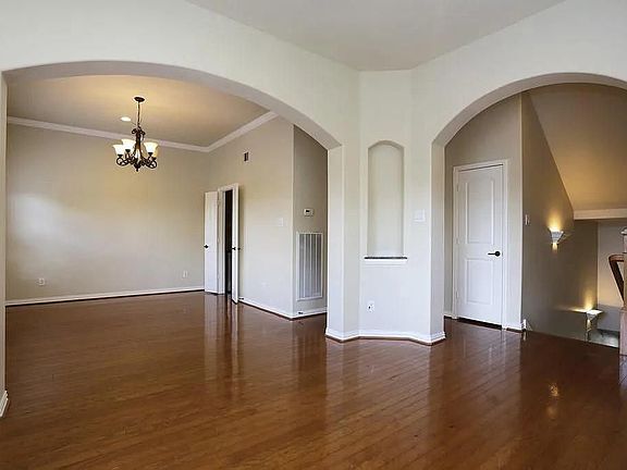 3rd image of 5615 Winsome Ln Unit H