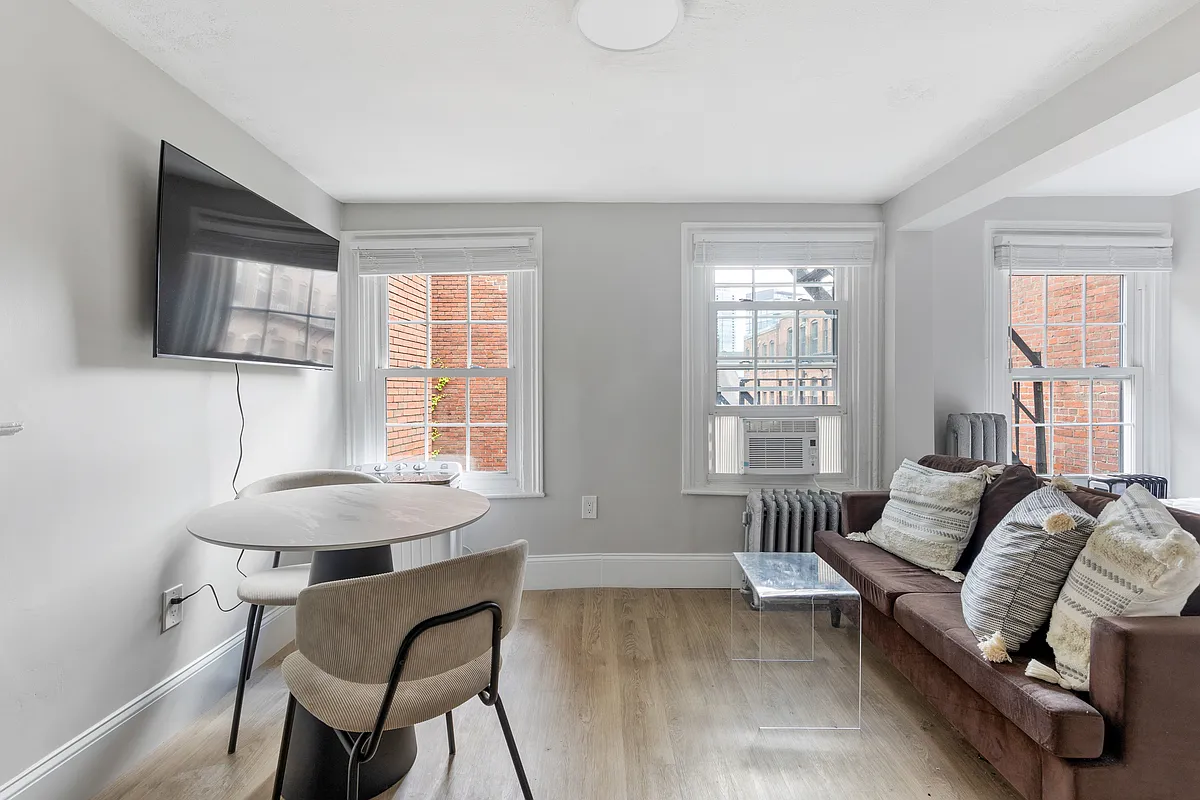 Building Photo - 12 Derne St #201