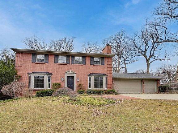 2nd image of 948 S Green Bay Rd