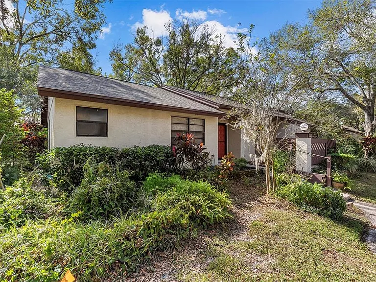 4045 Arrowwood Ct — Photo 1